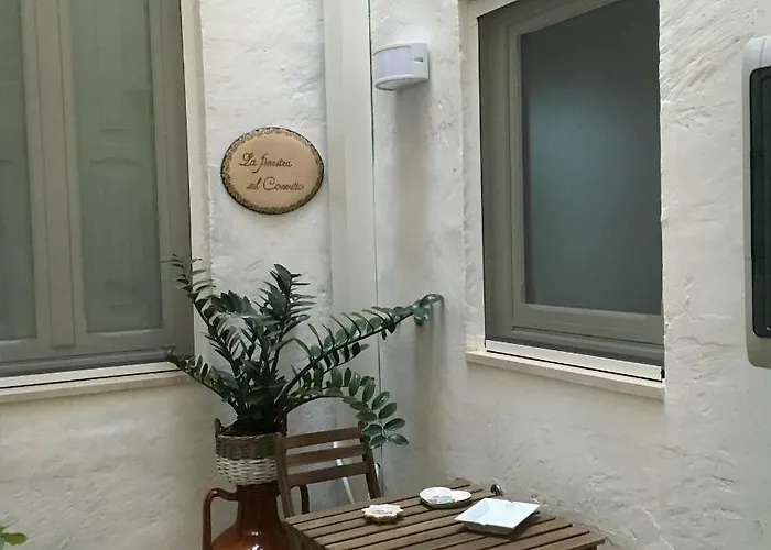 住宿加早餐酒店 芬斯特拉康维托住宿加早餐旅馆 莱切