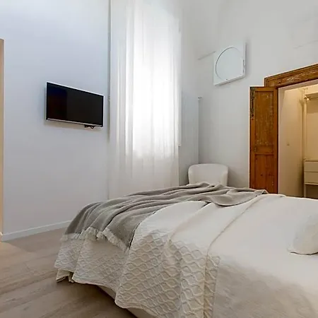 La Finestra Sul Convitto Bed and Breakfast Λέτσε